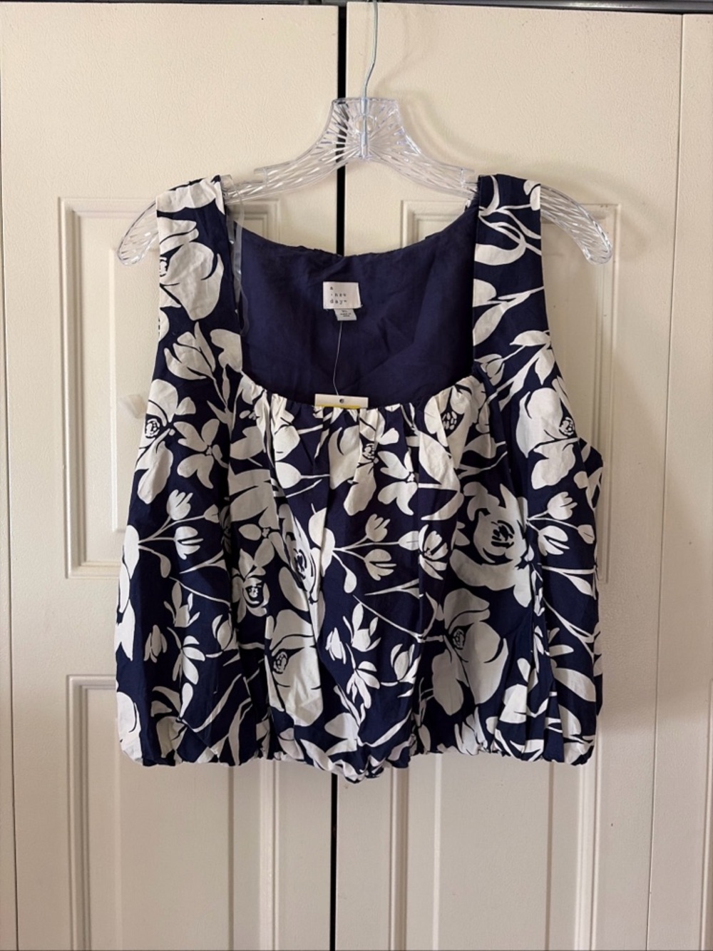 NWT crop bubble top lined  elastic Indie bold aloha island attire size large